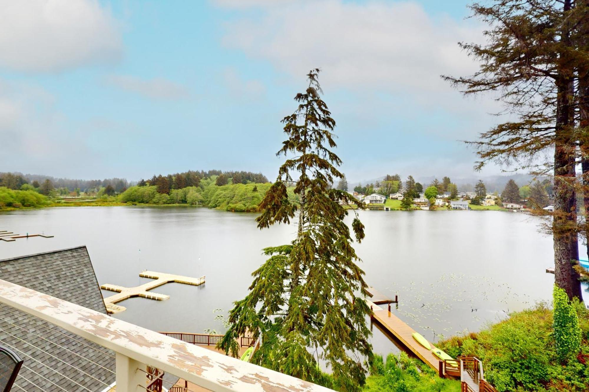 Lazy Lookout On Devils Lake Lincoln City Exterior foto